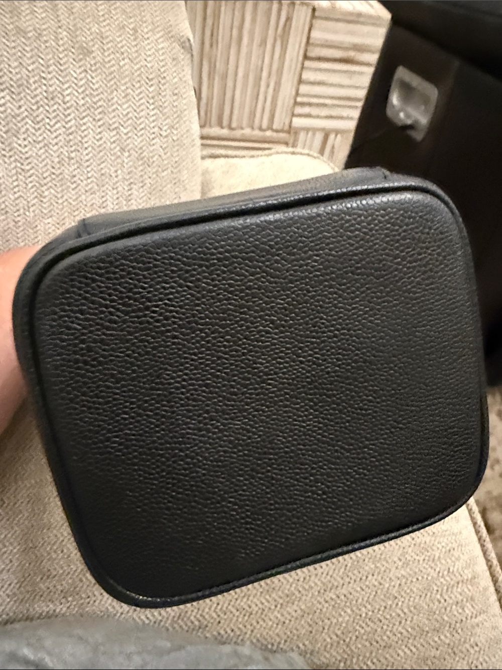CHANEL Black Caviar Leather Vanity Case with Gold Hardware Accent - Picture 5 of 11